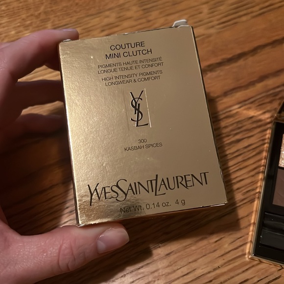 YSL mini clutch with 4 eyeshadows. - Picture 4 of 5